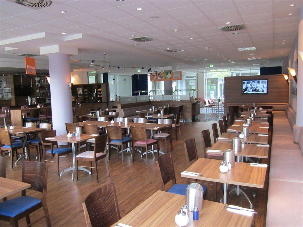 Holiday Inn Express Essen - City Centre ภายนอก รูปภาพ